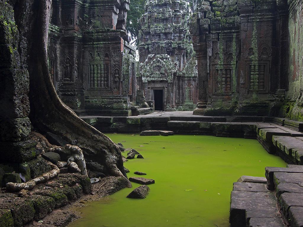 KAMBODZSA MAGYARUL (IS ) Iindokínai körútjaink magja a Vietnam kincsei kiscsoportos körút. A körút végigvezet Vietnam legszebb tájain. Hanoiból indul, eljut a szépséges Halong öbölbe.