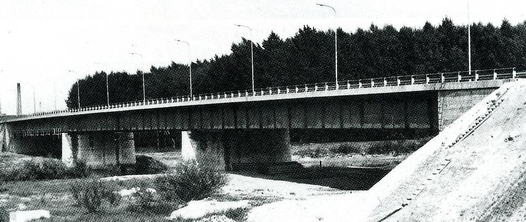 KÖZÚTI ÉS VASÚTI HIDAK TERVEZÉSE A 60-AS ÉVEKTŐL 1969 A közúti hidak közül jelentős a kisari Tisza-híd rácsos szerkezete.