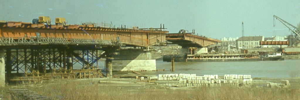 Talán a legjelentősebb műtárgy az 1979-ben megépült szegedi Bertalan-híd, mely két nyitott