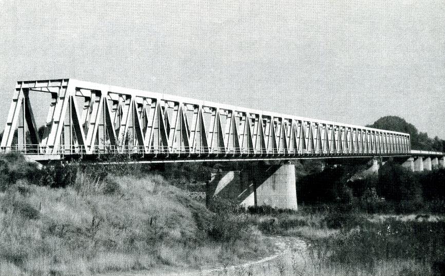 Szamos-híd rácsos szerkezetét kell megemlíteni, utóbbinál szintén