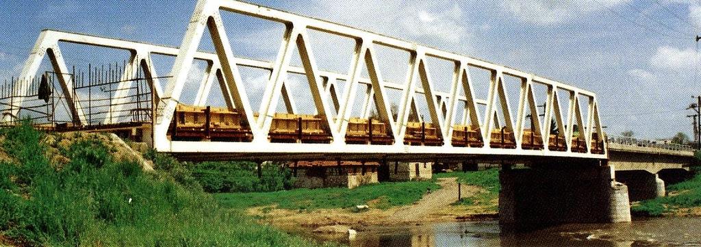 KÖZÚTI ÉS VASÚTI HIDAK TERVEZÉSE A 60-AS ÉVEKTŐL A kilencvenes évek elejének jelentős acélszerkezeti munkái: A bajai Duna-híd