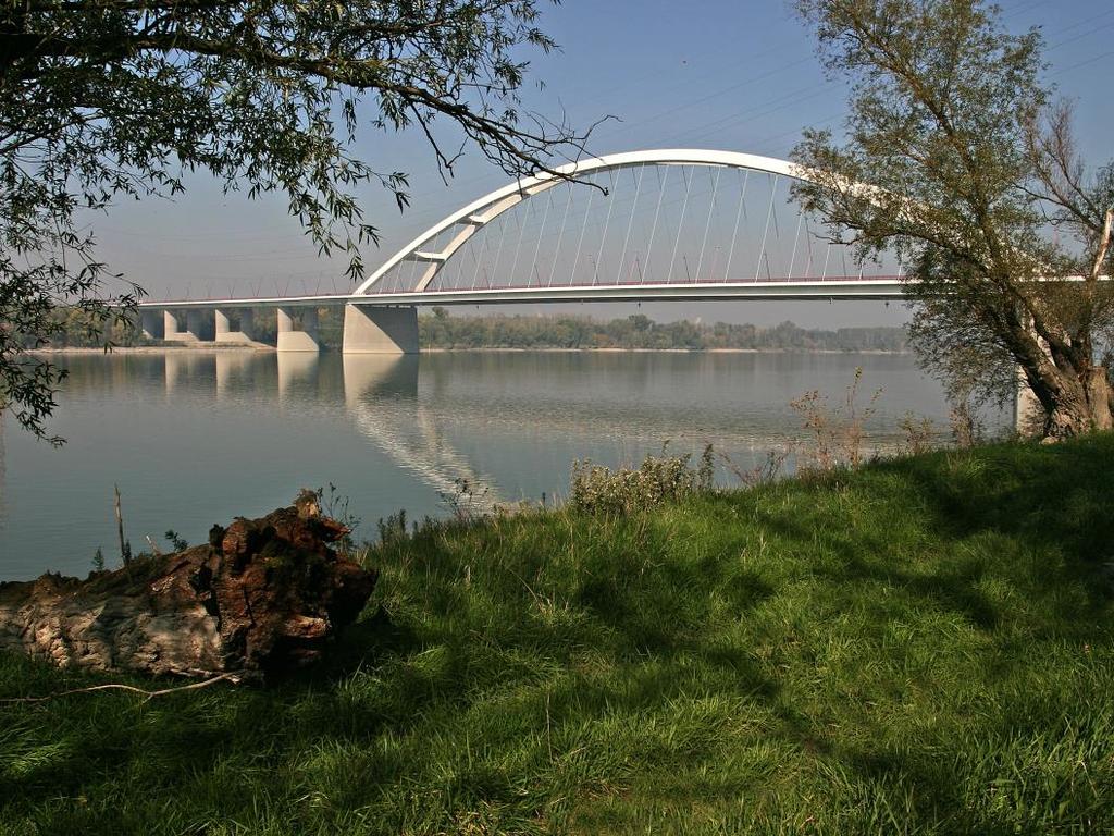 ÚJ KORSZAK - ÚJRA MAGÁN TERVEZŐ IRODÁK Új Duna-hidak tervezése Mindössze 18 esztendő alatt hat