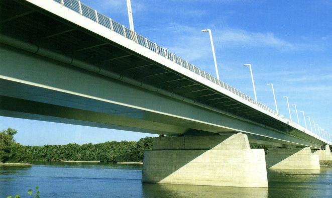 A híd a CÉH Zrt az acélszerkezet az MSC Kft tervei alapján készült el.