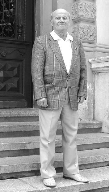 Horváth Imre (1930 2008) in memoriam Horváth imre a tegnapi kézfogás, az elszállt, mégis meg maradó szavak nem akarnak emlékké változni! belevésődnek tenyerünkbe, fe - jünkbe, ami belőlük élni akar.
