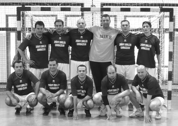 Az iskola csapata a pápai labdarúgótornán tes, ki rály lászló zeneszerző, bajnóczy Zoltán tanár úr és a szép irodalmi Mű hely, illetve Máriás Zsolt, aki a színházi zenélésről tartott impro vizá ci ók