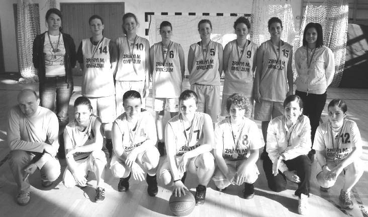 Az országos 9. helyezett kosárlabdacsapatunk és edzőjük Goldfinger klaudia, simon izabella 12. b, bedő janka 12. n (felkészítő tanáruk: Halász istvánné) Mezei futó diákolimpia megyei döntőjén vi. kcs.