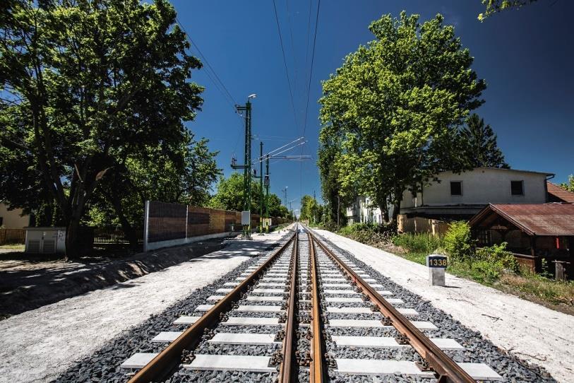 valamint a gyorsforgalmi utak még hiányzó, országhatárokig tartó szakaszainak megépítése 882 km