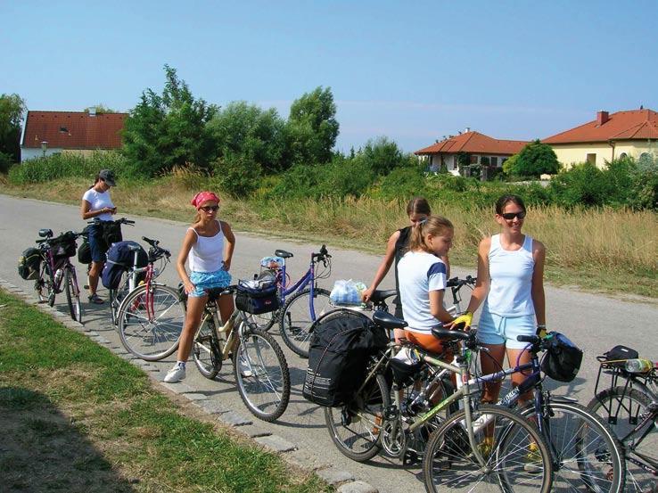 1 beszámolók nyári programokról 2 87 Tour de Fertő 2007 (2007. augusztus 6 10.) Éjszaka van. Mindenki elalszik. A városban lassacskán minden ház ablakában kialszik a fény.