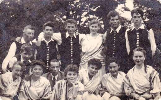 Állnak balról: Mészáros István, Danics László, Sztahó Gyula, Bödők Zsuzsi (Ádámné), Magyarics Antal, Kósa Ernő.