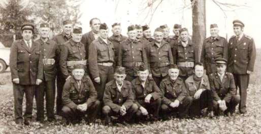 Csicsói Önkéntes Tűzoltó Testület, 1960-as évek. Balról jobbra és felülről lefelé: Nagy Imréné (mama, N.