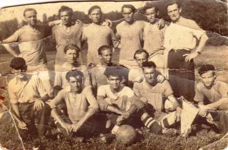 Csicsói futballcsapatok 1950-60-as évek Balról jobbra, felülről lefelé: Jaskó, Bartos Gusztáv, Belák Lajos, Nagy