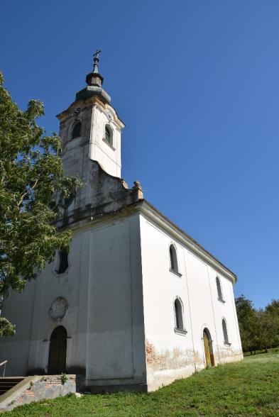 A templom 1783 és 85 között épült copf stílusban.