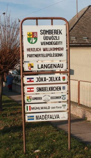 EGYÉB MŰSZAKI BERENDEZÉSEK Utcabútorok: A települési címerrel