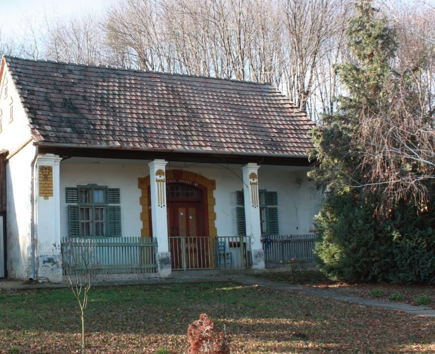 96 Ennek a présháznak az állapota is példaértékű. A fehér fal itt természetes.