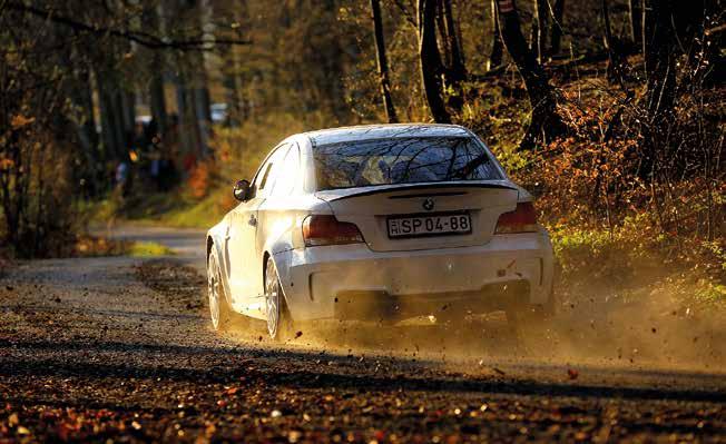 mint egy háromszáz lóerős BMW, sokkal jobban áll meg, sokkal jobban fordul.