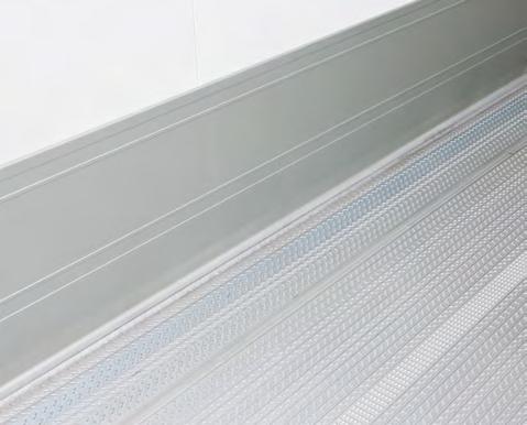 A magasnyomású tisztítóval végzett tisztítás egyszerű: a többszörös bevonat megvédi a fal és a tető fém takarófelületeit.
