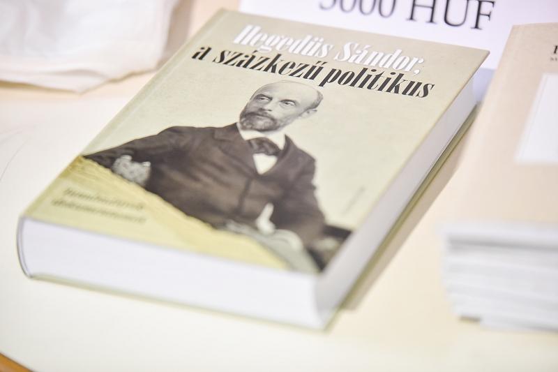 Dr. Tóth Szilárd, a Babeș Bolyai Tudományegyetem adjunktusa Erdély gazdasági fejlődési lehetőségeiről számolt be, a XIX. század második felében történtek alapján.