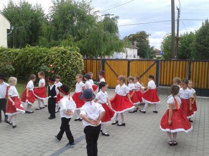 Tapintásérzékelés (taktilis percepció) Koordinációs működés (test, kéz, láb, szem),