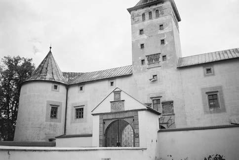 THURZOVCI A ICH HISTORICKÝ VÝZNAM 233 Kaštieľ v Bytči, sídlo Štátneho archívu (foto Luďka Kratochvílová) Škultéty informoval z Viedne, Juraj Henkel z Prahy, 22 Cézar Gall zo Sedmohradska, Gašpar