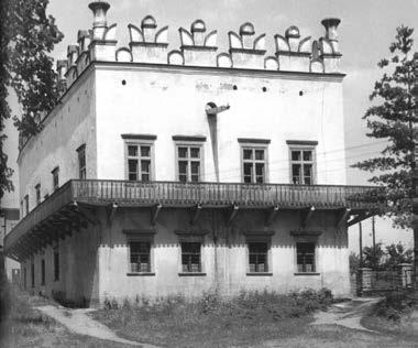 36 Marián Skladaný Kaštieľ v Betlanovciach (foto Bratislava, Slovenská národná galéria Fotoarchív) šplajsovaciu hutu (tzv. Poľskú), ktorá spracúvala všetku čiernu meď a produkovala tzv.