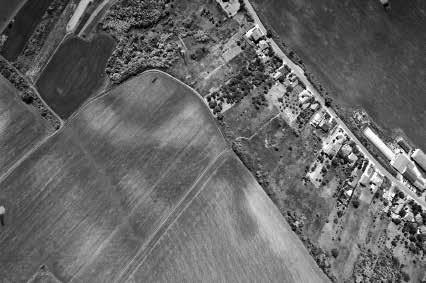 Zsuzsa Miklós Aerial archaeological research in 2011 Keywords: aerial archaeology; Counties Baranya, Pest, Somogy and Tolna; fortifications of the Bronze Age and of unknown date, earthen forts;