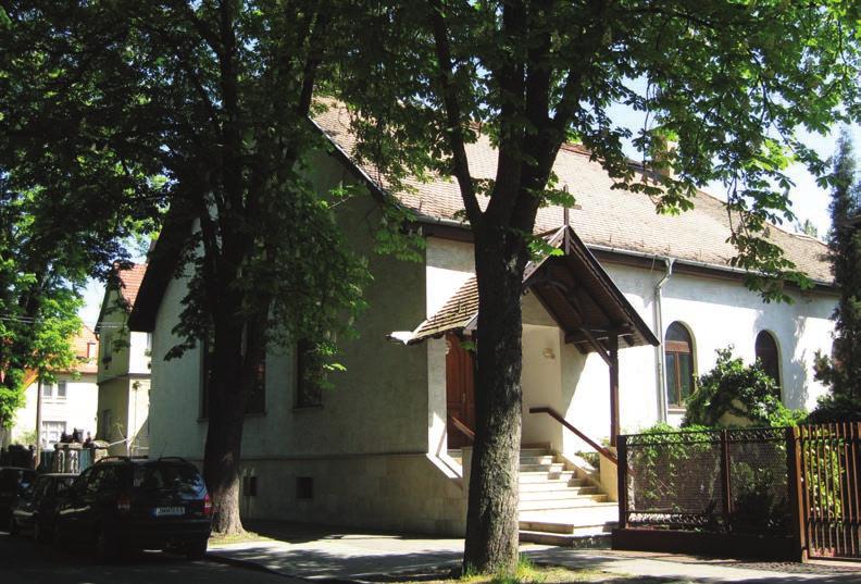 6. A RÓMAIFÜRDÔI KARÁCSONYI KIS JÉZUS PLÉBÁNIA 145 1. kép. Rómaifürdôi Karácsonyi Kis Jézus-templom (G. B. E.) Csernoch János érsek 1918.