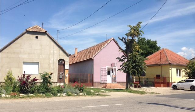 A gazdaságiszolgáltató terület a lakóterületek szélén került kijelölésre.