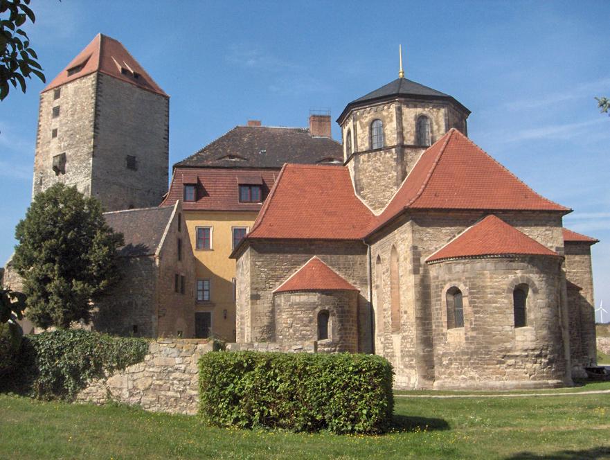 24 O misii Bruna z Querfurtu v Uhorsku Obr. 2 Hradný kostol na hrade Querfurt, rodisku misionára a mučeníka [http://saaleunstrut.