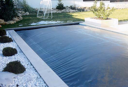 Winter tube for prevent the damages that causod the ice, use for pools covered with PoolLock cover only. Made from very strength material what you can use till lot's of years.