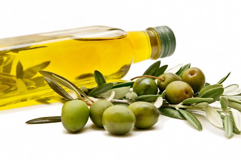 Az olívabogyó és a belőle sajtolt olívaolaj nemcsak az ételek ízét varázsolja egyedivé, hanem egészségünkre is jótékony hatással bír, így érdemes közelebbről megismerkedni vele.