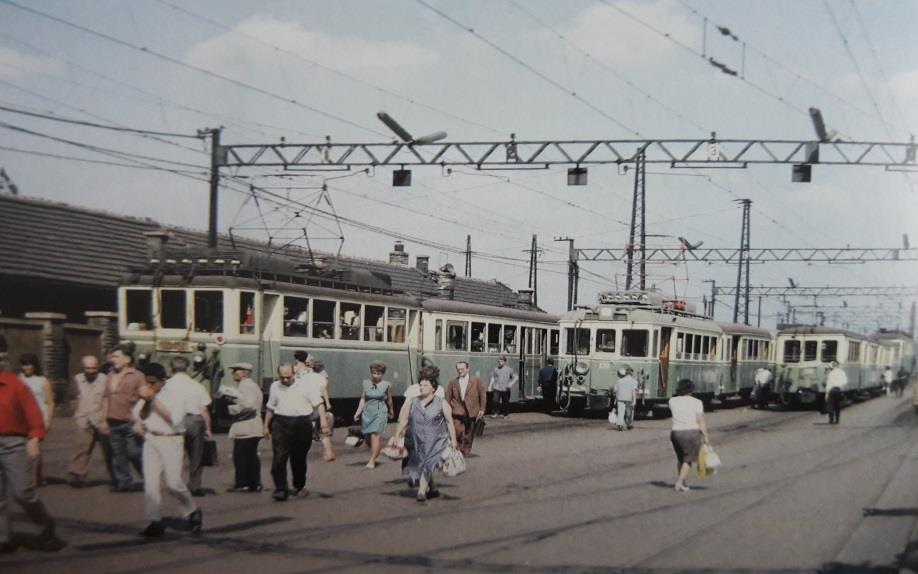 ráckevei, de leginkább a gödöllői vonalon,- több mint 30 km hosszban).