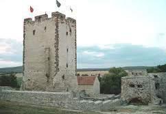 A város és a vár a török terjeszkedés folytán Magyarország kapujává vált. Neve fehér kőből épült várat jelent, dicsőségét több költőnk is megénekelte. 3.