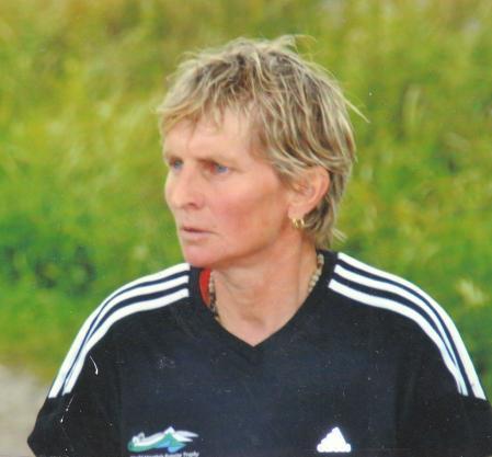 1984-86 na Strednej pedagogickej škole v Lučenci (popri zamestnaní). V r. 1986-94 pôsobila ako športová inštruktorka v Centre akademického športu v Bratislave.