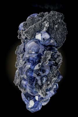 A kristályszerkezetek okostelefonja kamerájának segítségével körbeforgathatóak 0,2 nm (0,0000002 mm) Ca 2+ F A fluoritot már az ókorban is ismerték, akkor tetszetős külleme révén faragványokat,