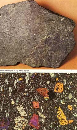 Vulkanizmus: vulkáni kőzetek osztályozása Bazalt Olivin, monoklin piroxén, Ca-gazdag