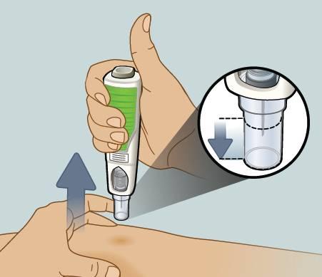 o Nyomja le az injekció beadására szolgáló gombot (az injekció beadásának kezdetét egy kattanás jelzi) és továbbra is nyomja határozottan a bőréhez az injekciót tollat, közben lassan számoljon el