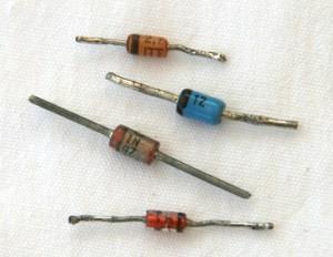 Zener-diódák alkalmazása Zener-diódákat az elektronikában leggyakrabban