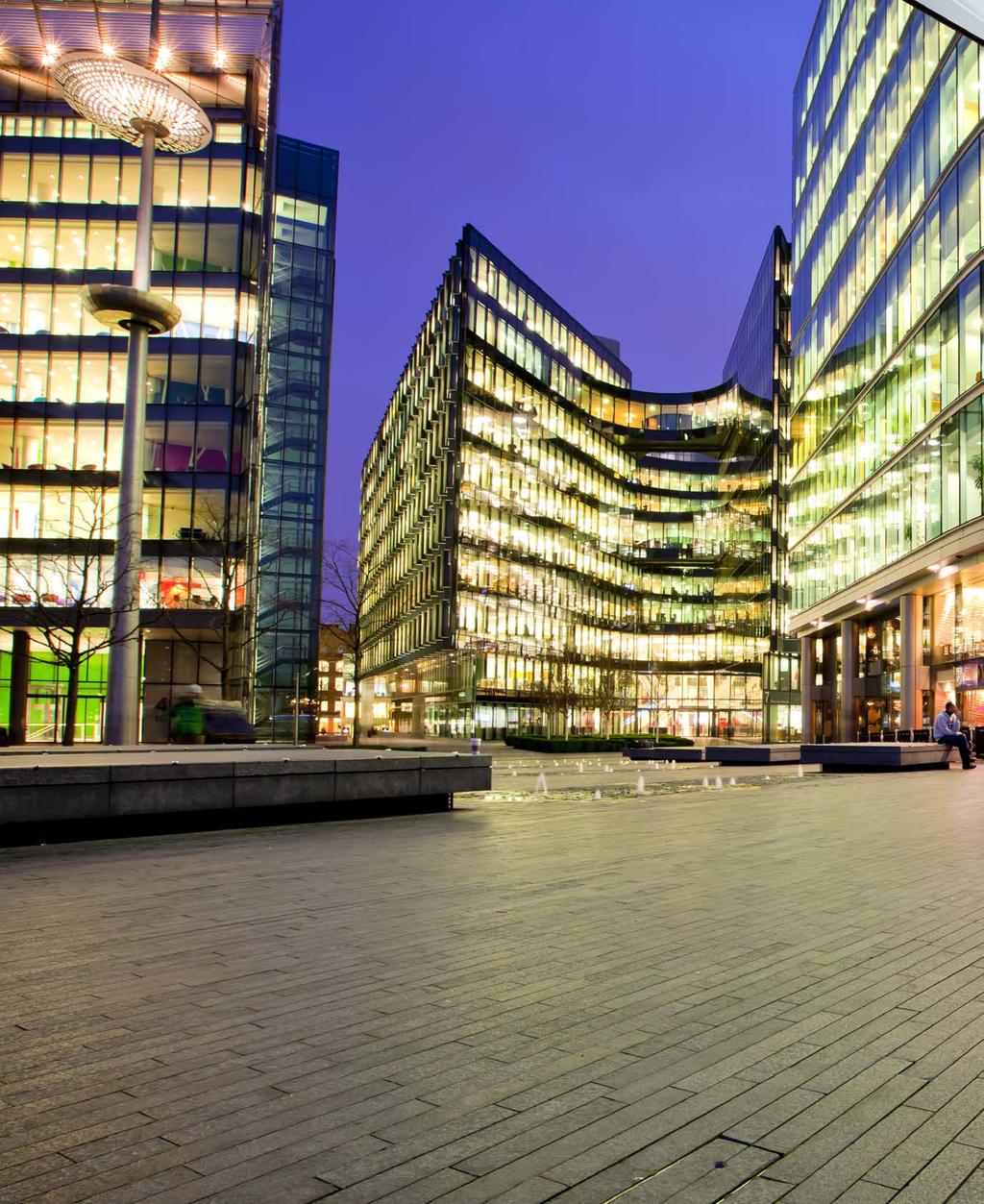 Smart City töltő rendszerek Ingyenes közterületi Wifi pont a lakosok és a turisták számára