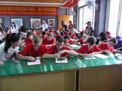 Általános iskolában jártunk Kínában A kínai utunk során ellátogattunk Shunde városába is, ahol egy teljes napot töltöttünk.