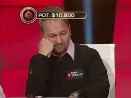 Gyakori test - és arckifejezések 136. ábra - Undor Undor: Egy híres póker játékos (Negreanu) reakciója egy sikertelen játék után.