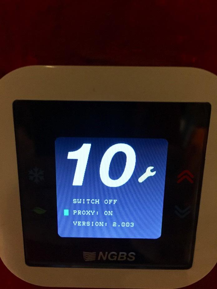 TERMOSZTÁT SZERVIZ MENÜ Lehetőség van az icon-1 hez csatlakoztaott bármely termosztáton lekérdezni a vezérlő egység beállításait illetve a címzéseket és frissítést indítani.