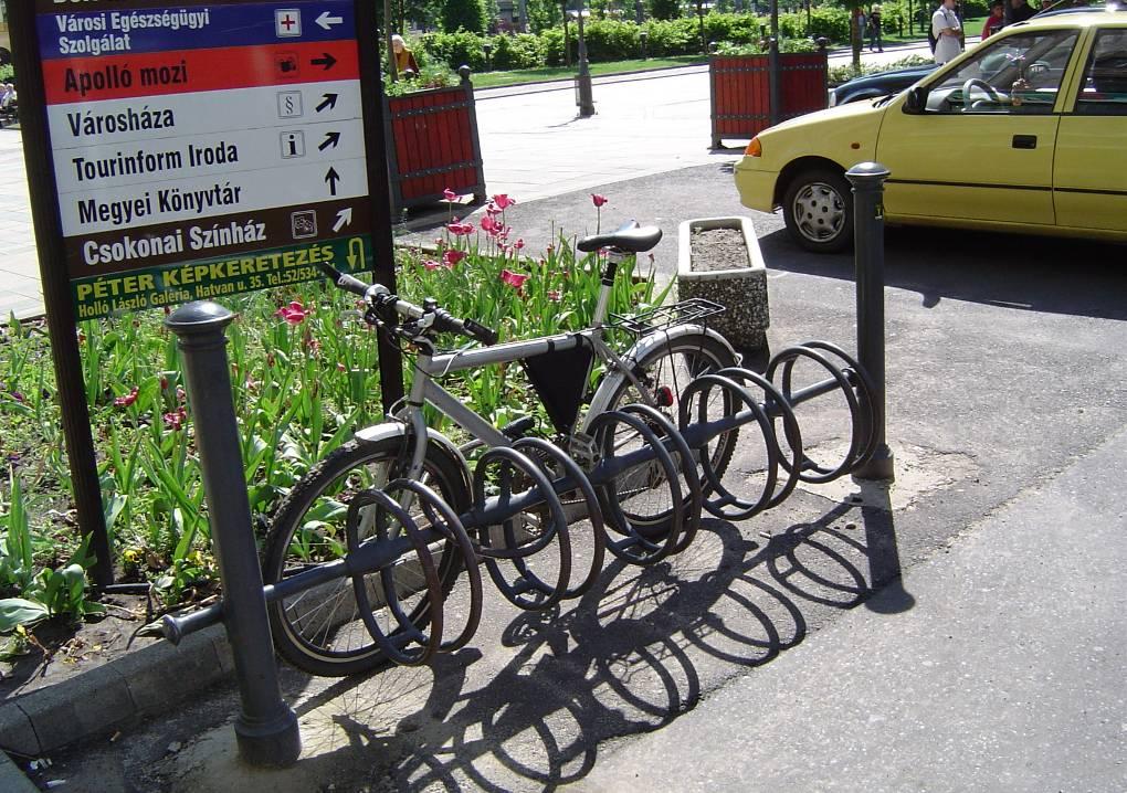 Megközelíthetőségi szabályozás és parkolás menedzsment vizsgálata Debrecen belvárosában 40 Sétálóutca még a belvárosban a Simonffy utca keleti vége a Hal köztől, a Hal köz, a Gambrinus köz és a
