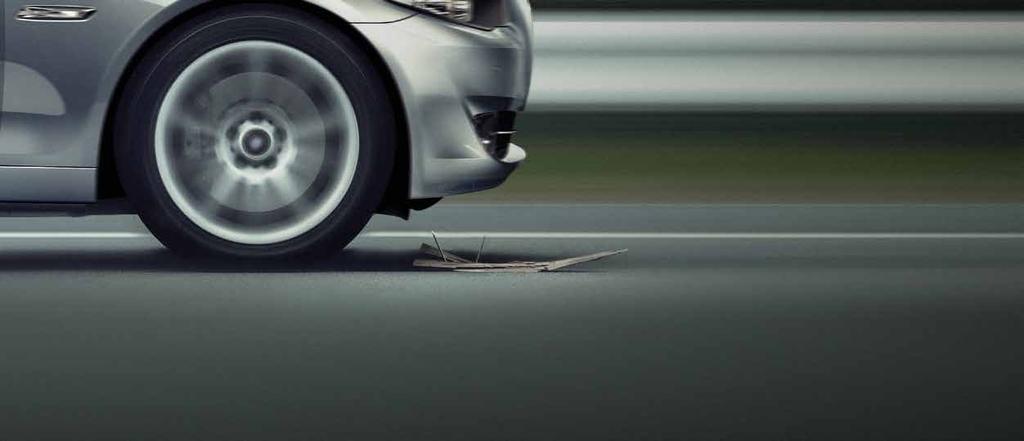 Mivel 80 km-t tehet meg 80 km/h sebességgel**, a Bridgestone RFT abronccsal nem akad el a forgalmas (vagy épp kihalt) út szélén.