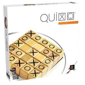 Quixo Az amőba nehezített változatában 25 fakocka hever a táblán, X és O jelzésekkel ellátva.