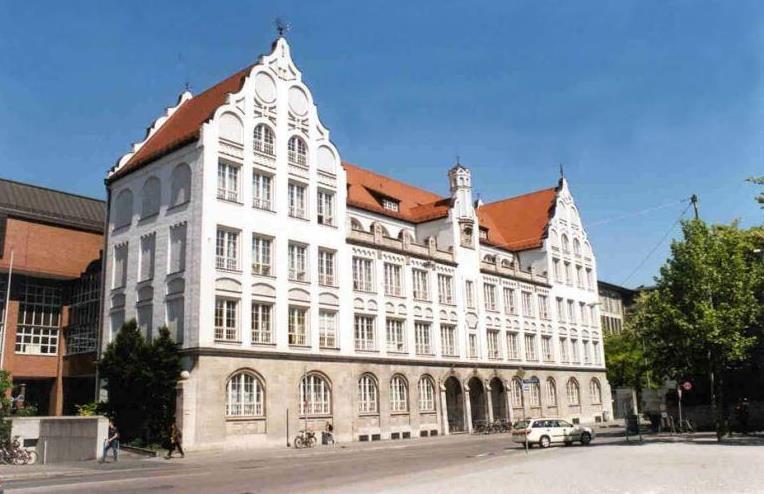 Luisen Gimnázium (középiskola), München SEP kivitelezés 1990-ben Épült: 1900