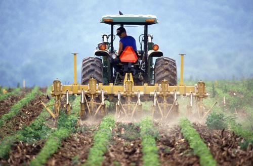 agrotechnika talajvédelem és CO 2 -kibocsátás csökkenés a gépkezelő terhelésének csökkenése