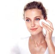 LÉPÉS TISZTÍTÁS 2 Az alapos tisztítással eltávolíthatja a sminket és a szennyeződéseket az arc bőréről.