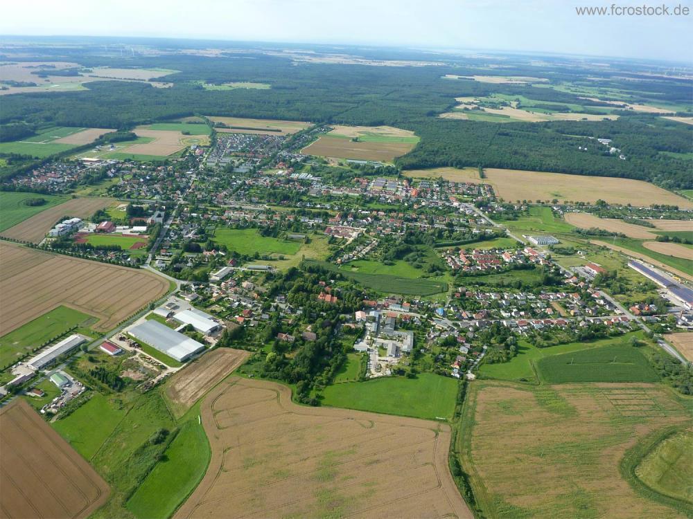 Én és egyik osztálytársam egy Junge die Bäckerei cégnél dolgoztunk, ami Rostock északi részén található. ez egy hatalmas üzem, amely az újításra és a szakmai terjeszkedésre törekszik.