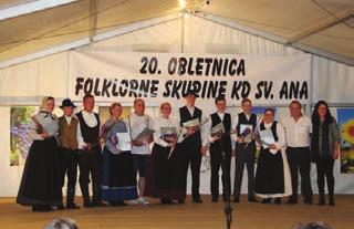 Nedeljsko popoldne pa je bilo namenjeno Etno-dalmatinskemu večeru v Poličevi kleti, ki jo je organiziral inotoč Polič. Osrednji dogodek Aninega tedna je bila občinska proslava»tu sem doma«, 20.