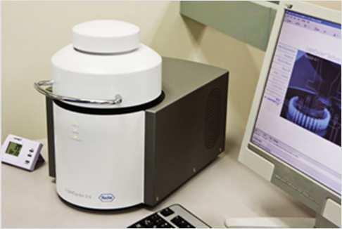 In vitro DNS amplifikálás valós idejű detekció: PCR A Real-Time PCR során a DNS mennyiségének mérése fluoreszcens detektáláson alapul, amihez kettős szálú DNS-hez kötődő fluoreszcens